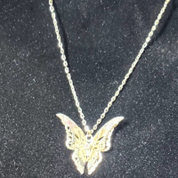 3D Butterfly Pendant necklace - Picture 1 of 5